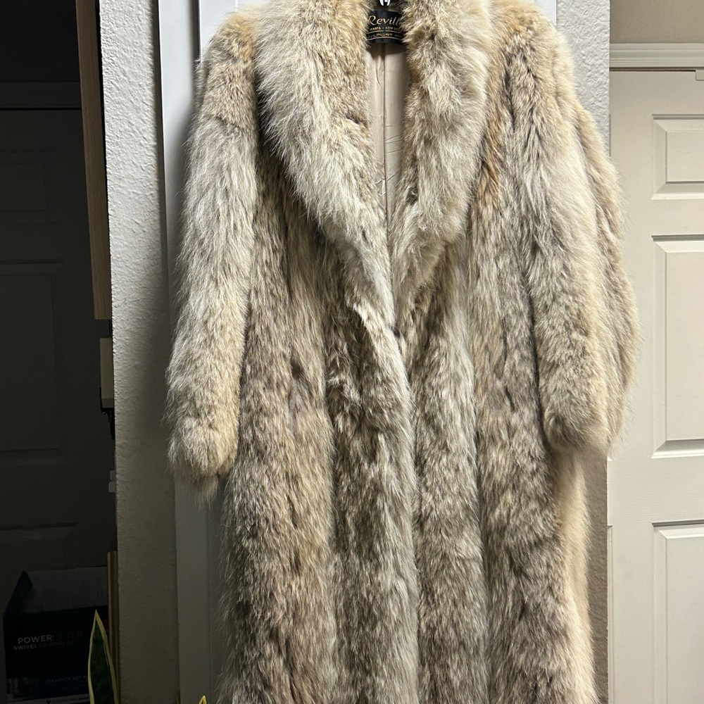 Vintage 80's furs are BACK! 1 owner, multi-color cream, golds, soft browns.